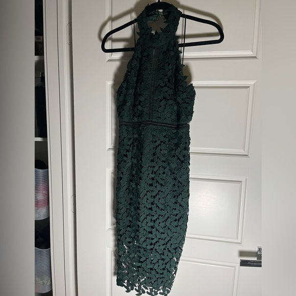 LIKE NEW BARDOT Forrest Green Gemma Halter Floral Leaf Lace Sheath Dres - Picture 2 of 6